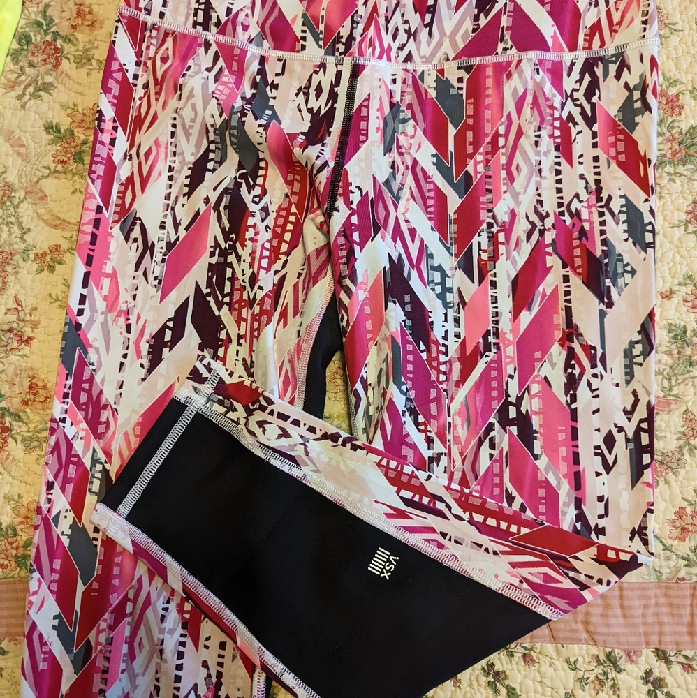VSX sports crops, never worn, no tags, size M